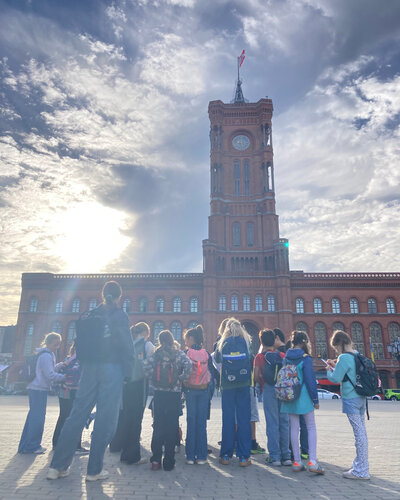  Berlin entdecken – Station für Station

Beim Wandertag ging es diesmal auf eine Berlin-Rallye rund um den...