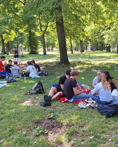  Sommer in Berlin genießen

Nicht jeder Sommertag muss am Wasser enden. Auch ein Ausflug in den Park, oder am Beachmitte...