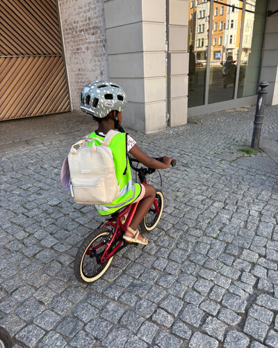 Bei schönstem Wetter ging es für die Kinder unserer Kita Bunte Burg raus an die frische Luft – und diesmal aufs Rad....